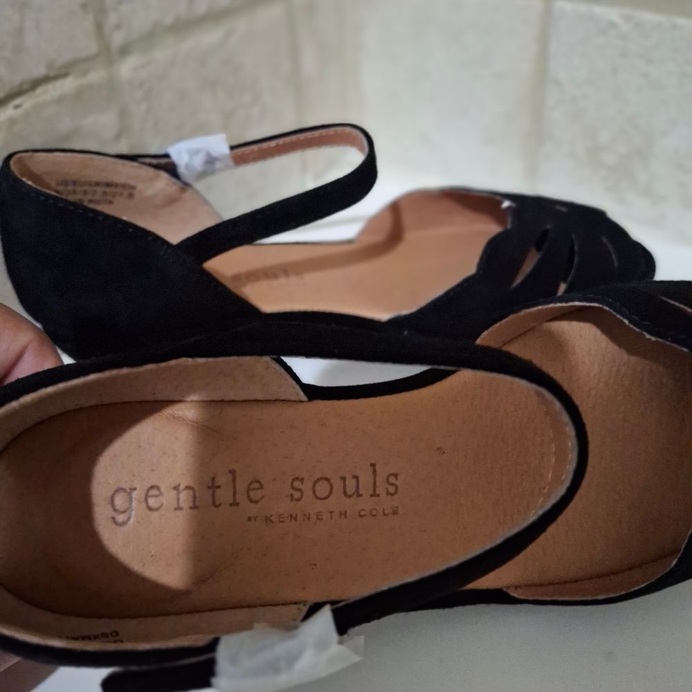 Kenneth Cole Gentle Souls Black Wedge Leather Sandals Size 5 - Picture 3 of 5